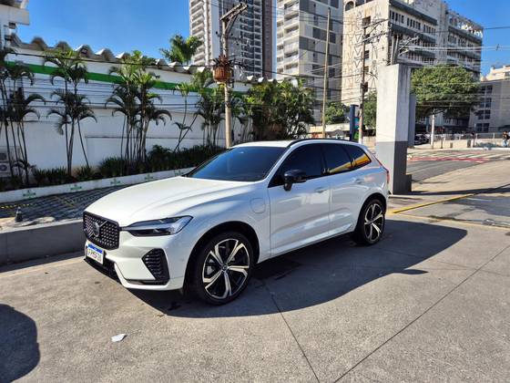 VOLVO XC60 2.0 T8 RECHARGE R-DESIGN AWD GEARTRONIC